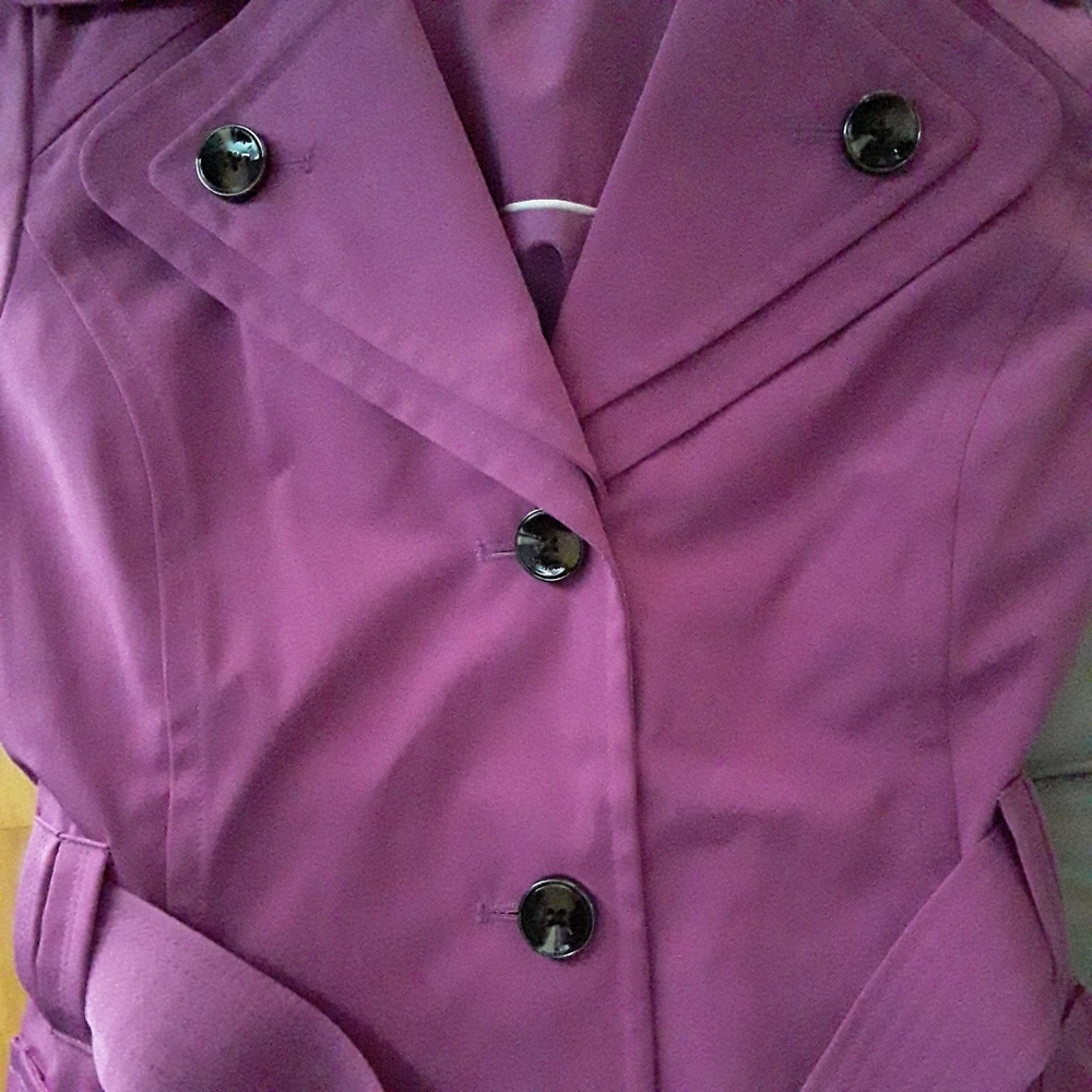 Women's Petite Single-breasted Hooded Trench Coat With Waist Belt - Picture 3 of 4